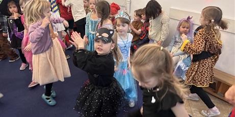 Powiększ grafikę: Przedszkolny bal przebierańców "Pod piramidami"