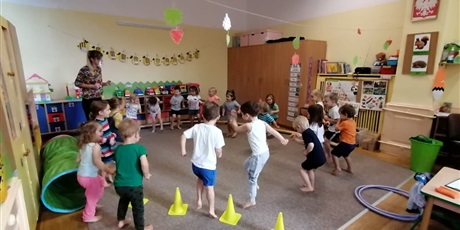 Powiększ grafikę: Sport to zdrowie - zabawy ruchowe w Pszczółkach
