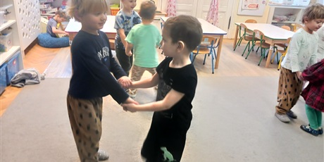 Powiększ grafikę: Tańce w Biedroneczkach