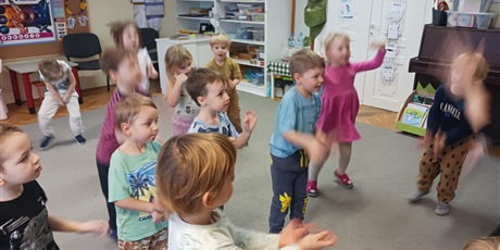 Powiększ grafikę: Tańce w Biedroneczkach