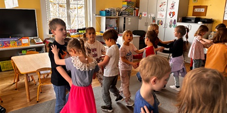 Powiększ grafikę: Tańce w Żuczkach