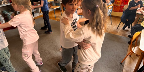 Powiększ grafikę: Tańce w Żuczkach