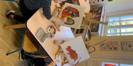 Powiększ grafikę: Tydzień Sztuki. Malowanie na sztalugach malarskich- Biedroneczki