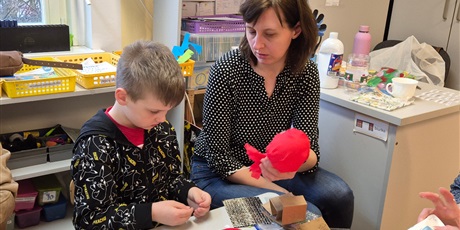 Powiększ grafikę: Warsztaty wiosenne z rodzicami w grupie Żuczki