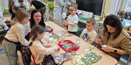 Powiększ grafikę: Warsztaty wiosenne z rodzicami w grupie Żuczki