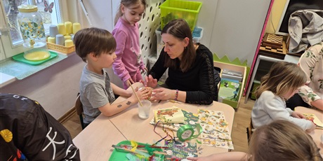 Powiększ grafikę: Warsztaty wiosenne z rodzicami w grupie Żuczki