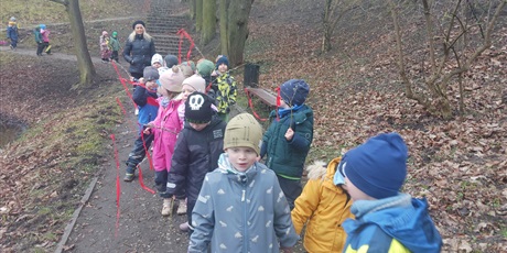 Powiększ grafikę: Wiosenny spacer przedszkolaków na Powitanie Wiosny