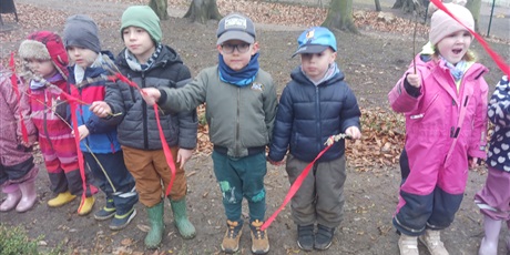 Powiększ grafikę: Wiosenny spacer przedszkolaków na Powitanie Wiosny