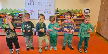 Powiększ grafikę: Wiosenny spacer przedszkolaków na Powitanie Wiosny