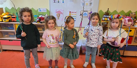 Powiększ grafikę: Wiosenny spacer przedszkolaków na Powitanie Wiosny