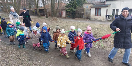 Powiększ grafikę: Wiosenny spacer przedszkolaków na Powitanie Wiosny