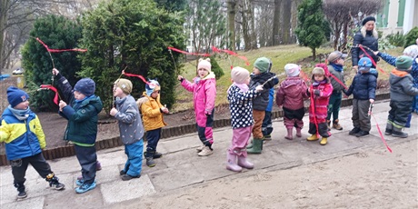 Powiększ grafikę: Wiosenny spacer przedszkolaków na Powitanie Wiosny