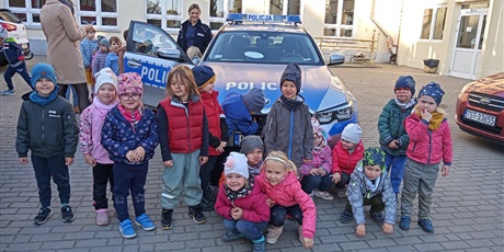 Powiększ grafikę: Wizyta Pani Policjantki w grupie Biedroneczek