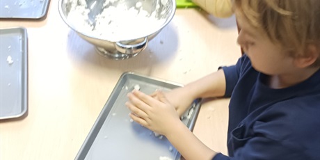 Powiększ grafikę: Zabawy dowolne i manualne w Biedroneczkach w czasie ferii