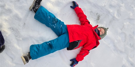 Powiększ grafikę: Zabawy na śniegu w Gwarnym Dworku