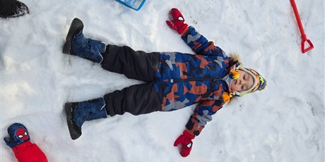 Powiększ grafikę: Zabawy na śniegu w Gwarnym Dworku