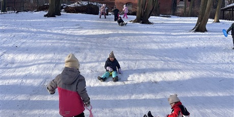 Powiększ grafikę: Zabawy na śniegu w Gwarnym Dworku