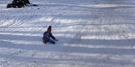 Powiększ grafikę: Zabawy na śniegu w Gwarnym Dworku