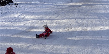 Powiększ grafikę: Zabawy na śniegu w Gwarnym Dworku