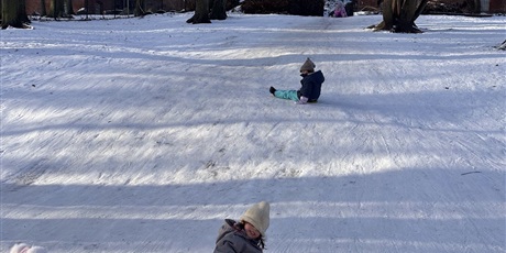 Powiększ grafikę: Zabawy na śniegu w Gwarnym Dworku