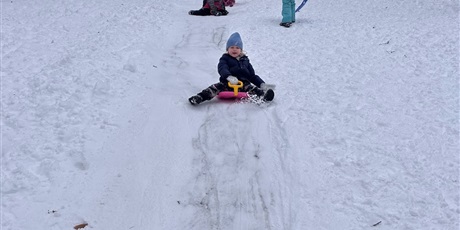 Powiększ grafikę: Zabawy na śniegu w Gwarnym Dworku