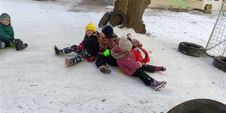 Powiększ grafikę: Zabawy na śniegu w Gwarnym Dworku