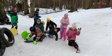 Powiększ grafikę: Zabawy na śniegu w Gwarnym Dworku