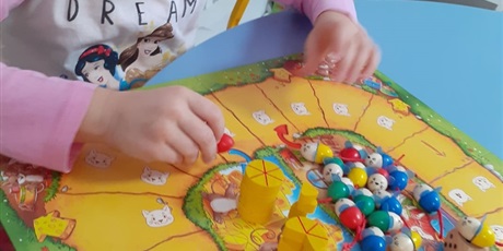 Powiększ grafikę: Zabawy na strychu "U Karolci" - Motylki - 10.12.2019 r.