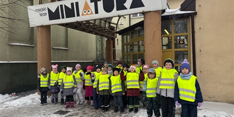 Powiększ grafikę: Zabawy walentynkowe Żuczków i wyjście do Teatru Miniatura 