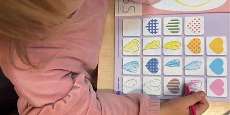 Powiększ grafikę: Zabawy walentynkowe Żuczków i wyjście do Teatru Miniatura