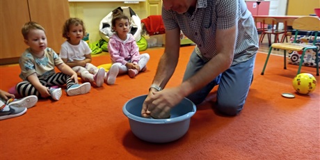 Powiększ grafikę: Zajęcia "Ciekawy Świat" w Pszczółkach