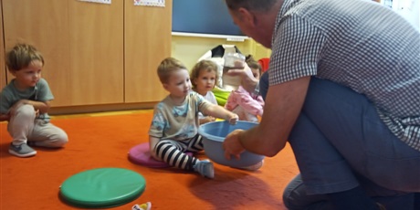 Powiększ grafikę: Zajęcia "Ciekawy Świat" w Pszczółkach