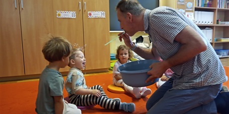 Powiększ grafikę: Zajęcia "Ciekawy Świat" w Pszczółkach