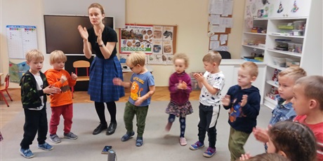 Powiększ grafikę: Zajęcia muzyczne z mamą Bohdana i warsztaty w grupie Biedroneczki