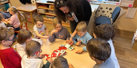 Powiększ grafikę: Zajęcia patriotyczne z panią z Instytutu Pamięci Narodowej