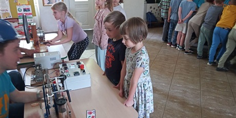 Powiększ grafikę: Zajęcia ze studentami Politechniki Gdańskiej - Pstryczek Elektryczek w Biedronkach i Żukach