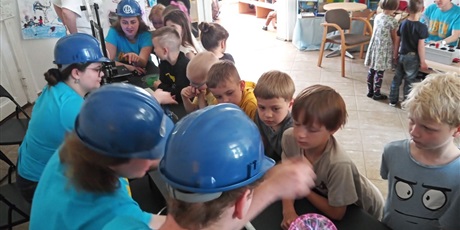 Powiększ grafikę: Zajęcia ze studentami Politechniki Gdańskiej - Pstryczek Elektryczek w Biedronkach i Żukach