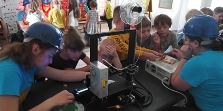 Powiększ grafikę: Zajęcia ze studentami Politechniki Gdańskiej - Pstryczek Elektryczek w Biedronkach i Żukach