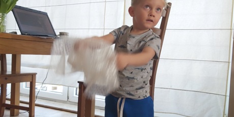 Powiększ grafikę: Zdalne nauczanie w Pszczółkach-DZIĘKUJEMY za fotorelacje!
