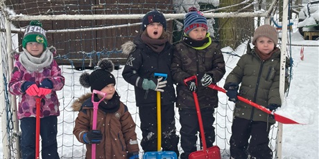 Powiększ grafikę: Zimowe zabawy Żuczków