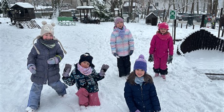 Powiększ grafikę: Zimowe zabawy Żuczków