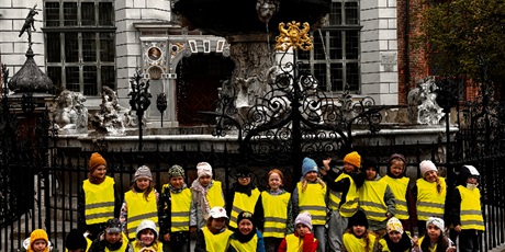 Powiększ grafikę: Żuczki na zajęciach w Dworze Artusa "W świecie morskich rozbójników"