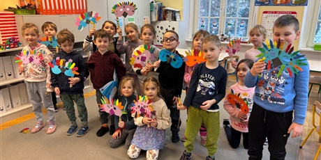 Powiększ grafikę: Żuczki przygotowują maski na bal karnawałowy