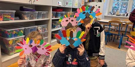 Powiększ grafikę: Żuczki przygotowują maski na bal karnawałowy