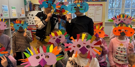 Powiększ grafikę: Żuczki przygotowują maski na bal karnawałowy