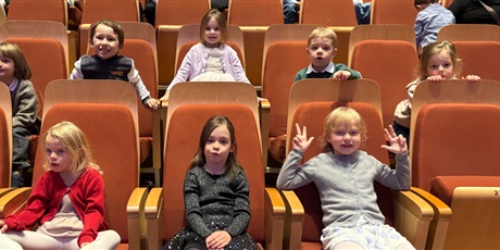 Powiększ grafikę: Żuczki w Filharmonii Bałtyckiej na koncercie edukacyjnym pt. "Pan Kleks - na ratunek świętom!"