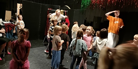 Powiększ grafikę: Żuczkowe warsztaty we współpracy z Teatrem Miniatura “Sztuka się Robi | inkubator teatralny”