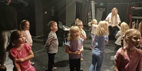 Powiększ grafikę: Żuczkowe warsztaty we współpracy z Teatrem Miniatura “Sztuka się Robi | inkubator teatralny”