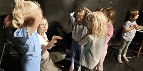 Powiększ grafikę: Żuczkowe warsztaty we współpracy z Teatrem Miniatura “Sztuka się Robi | inkubator teatralny”
