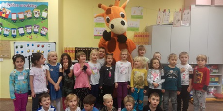 Powiększ grafikę: Żyrafa Ola w odwiedzinach u Żuczków - 14.10.2019